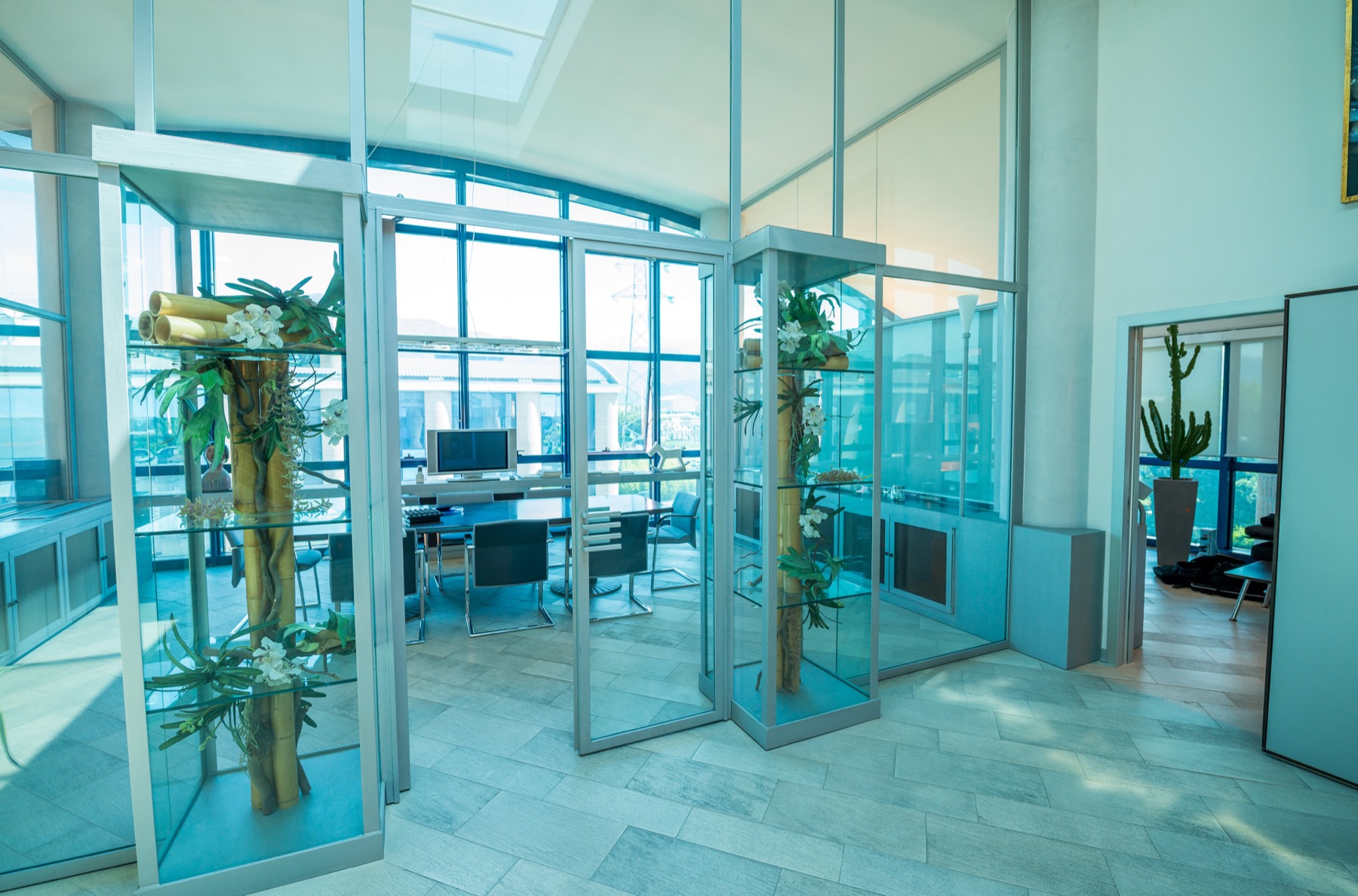Glass partition works
